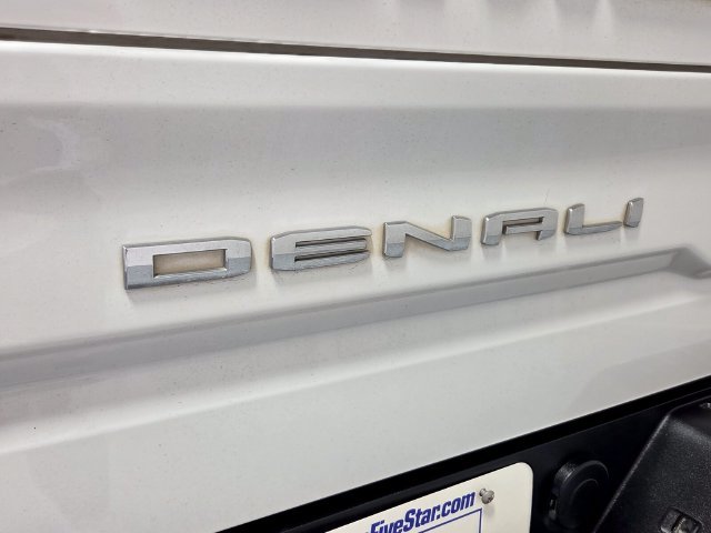 Used 2022 White GMC Denali Ultimate image 9