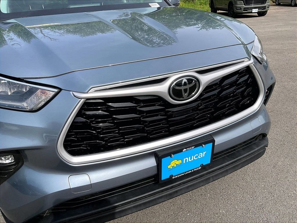 Used 2020 Blue Toyota XLE image 30