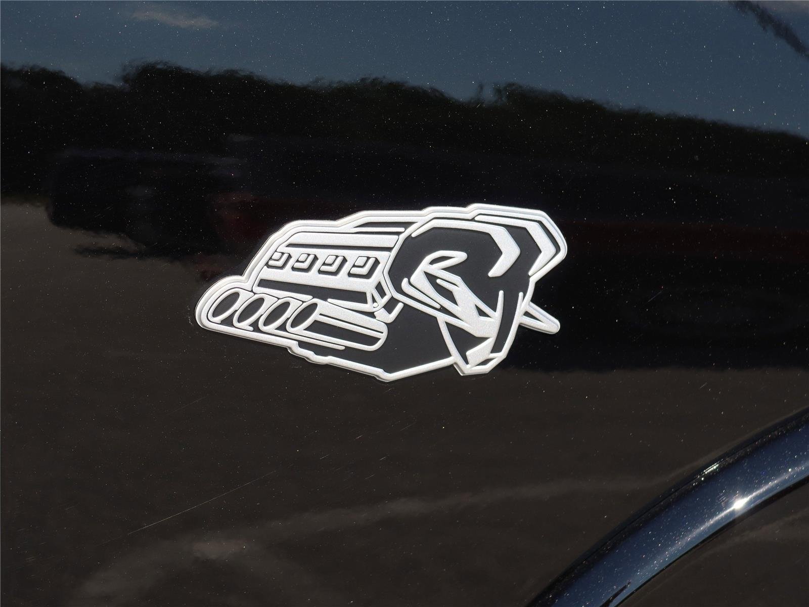 New 2026 Diamond Black Crystal Pearl-Coat Exterior Paint RAM Laramie image 7