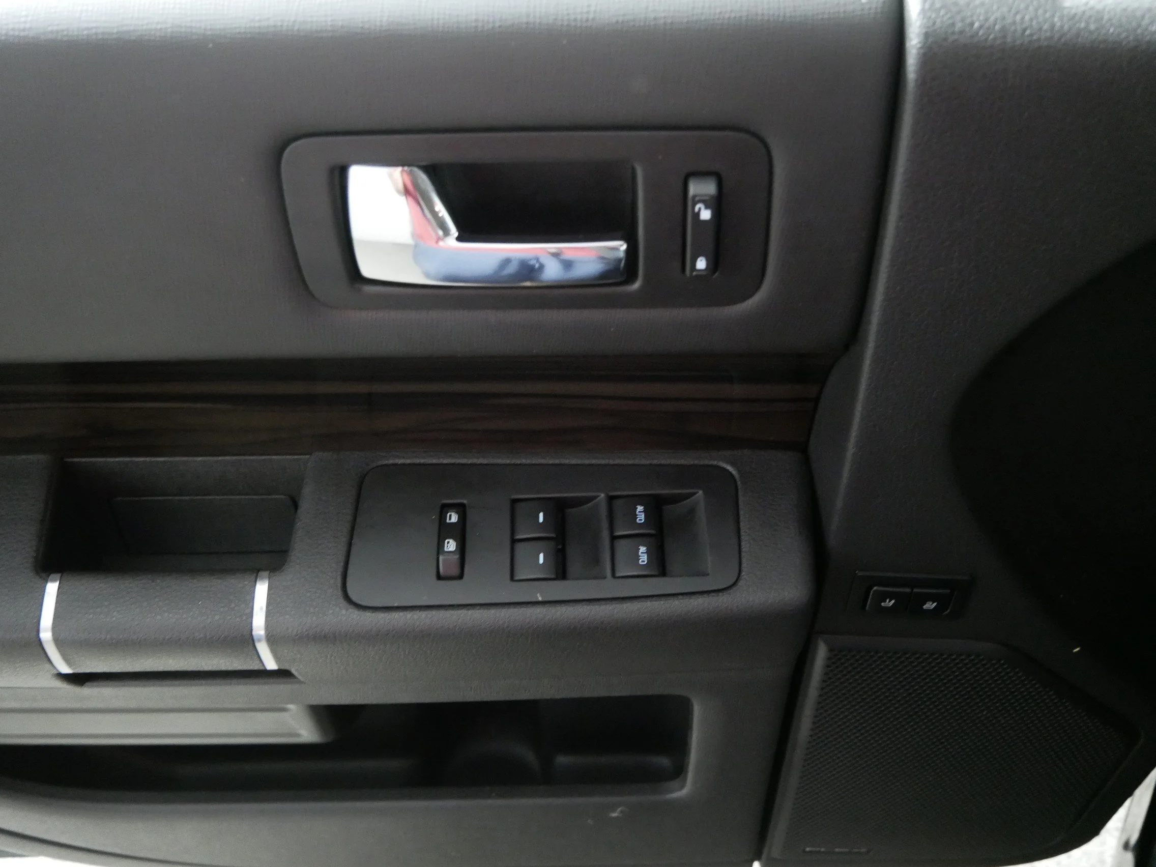 Used 2017 Shadow Black Ford SEL image 19