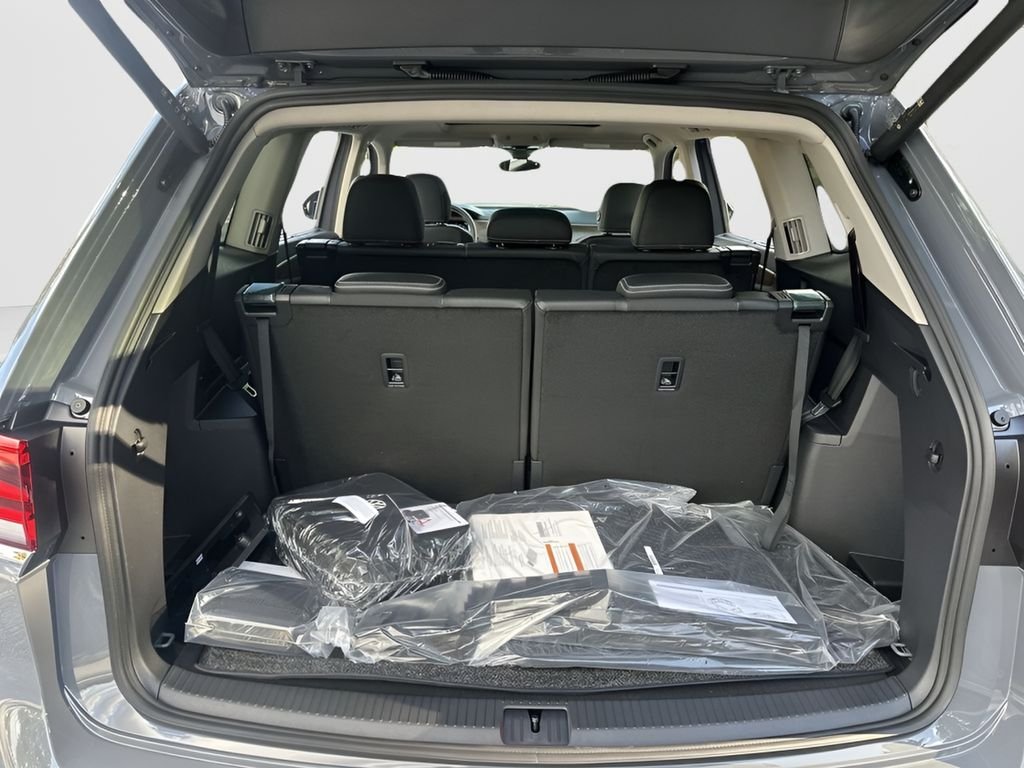 New 2026 Pure Gray Volkswagen 2.0T SE w/Technology image 25