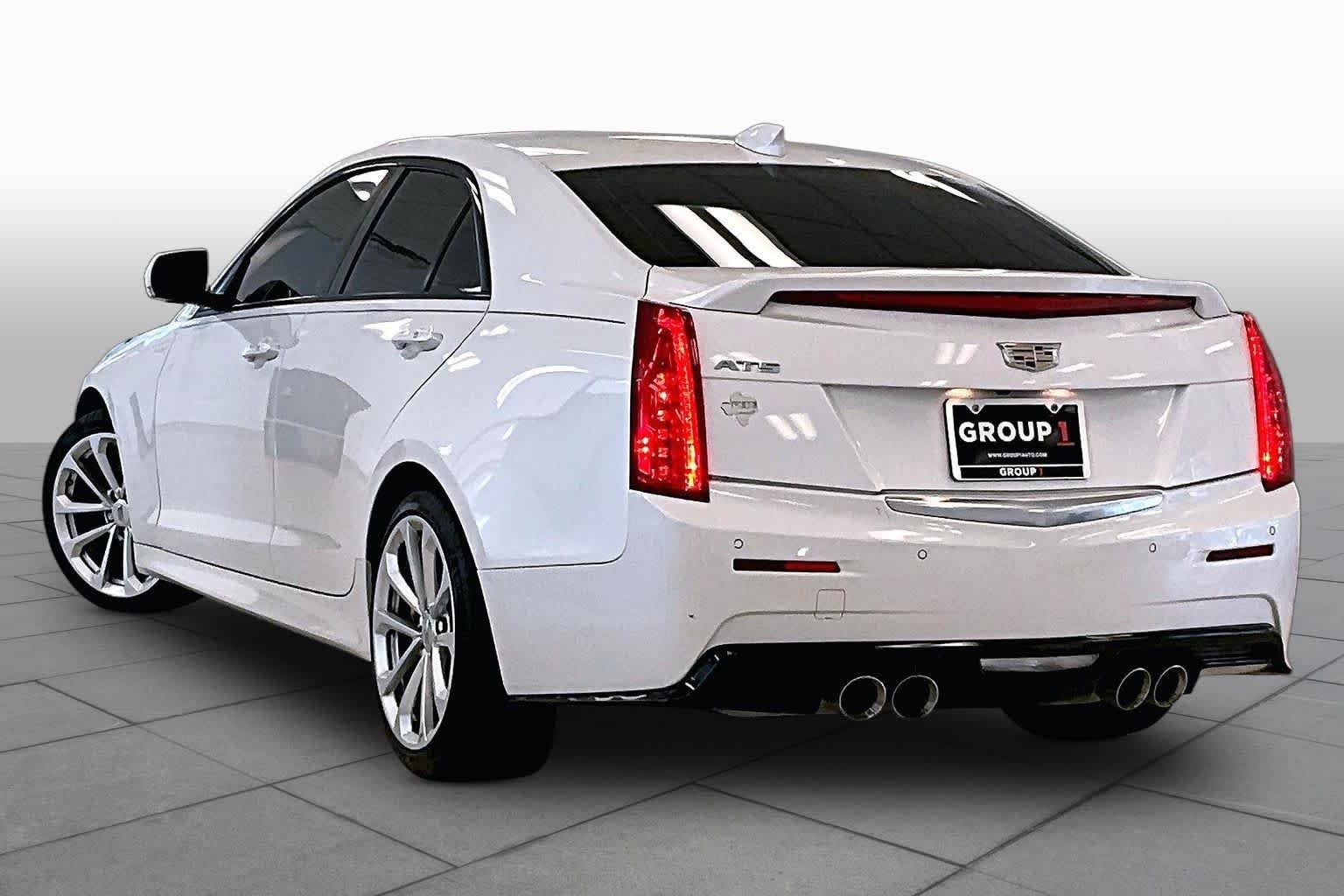 Used 2017 Crystal White Tricoat Cadillac  image 11