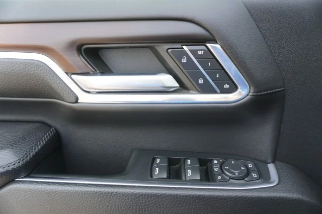 Used 2024  GMC Denali image 12