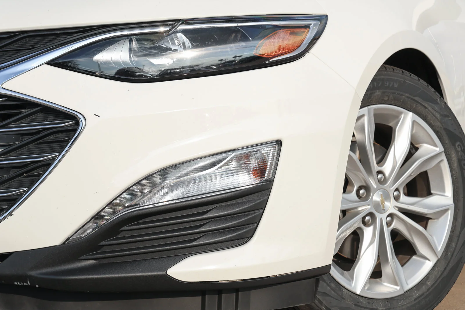 Used 2024 White Chevrolet LT image 11