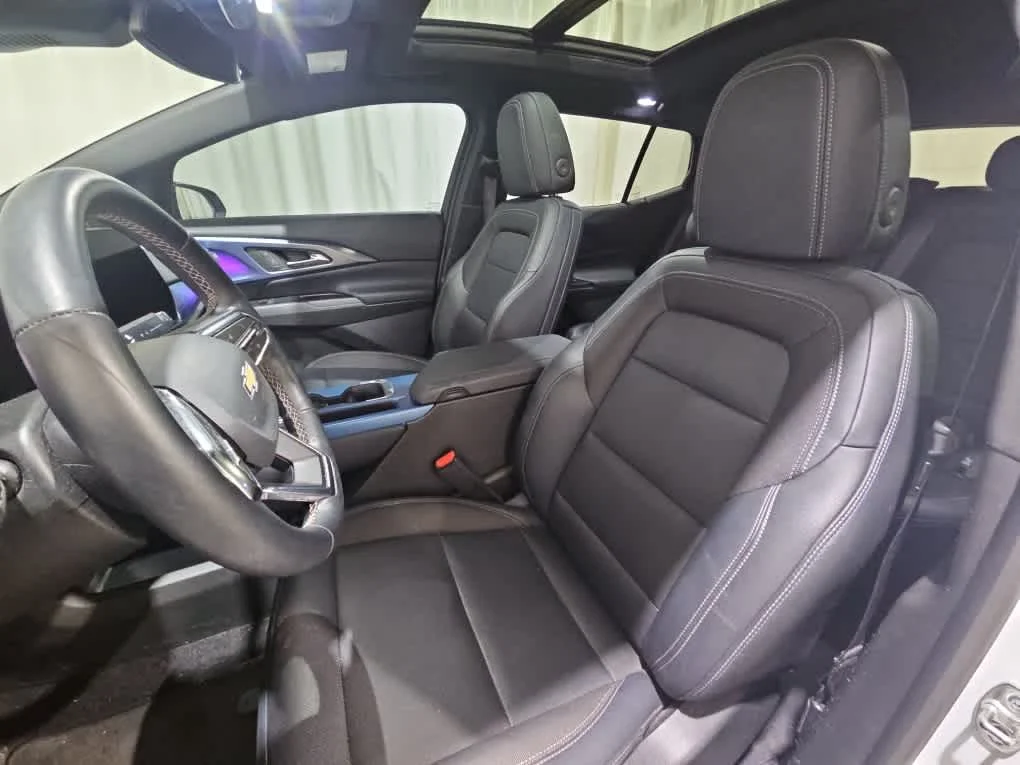 Used 2024 Summit White Chevrolet LT image 5