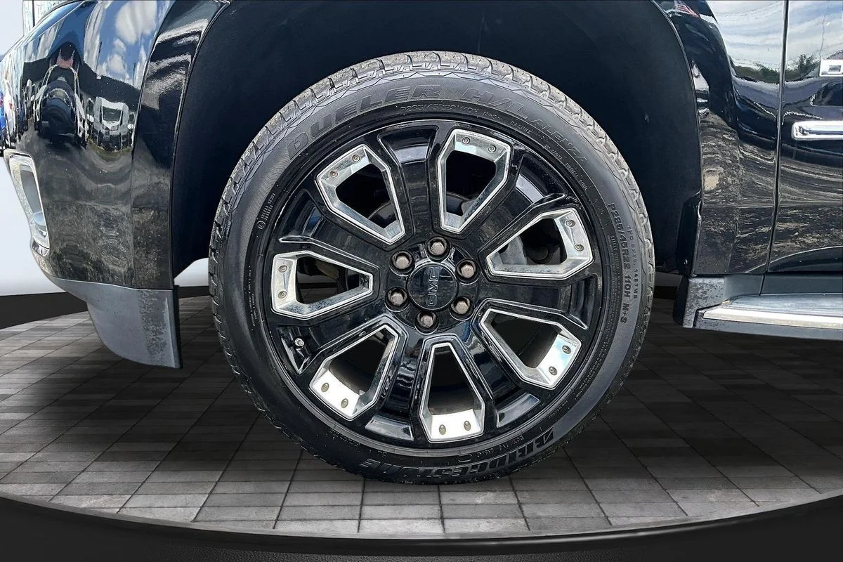 Used 2018 Black GMC Denali image 37