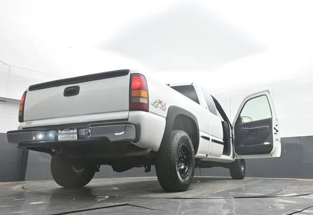 Used 2000  GMC SLE image 46