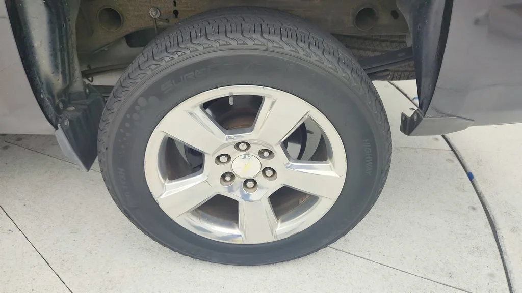 Used 2015 TUNGSTEN METALLIC Chevrolet LS image 23