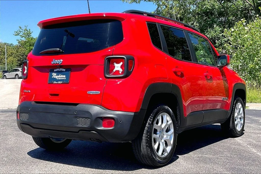Used 2018 Red Jeep Latitude image 13