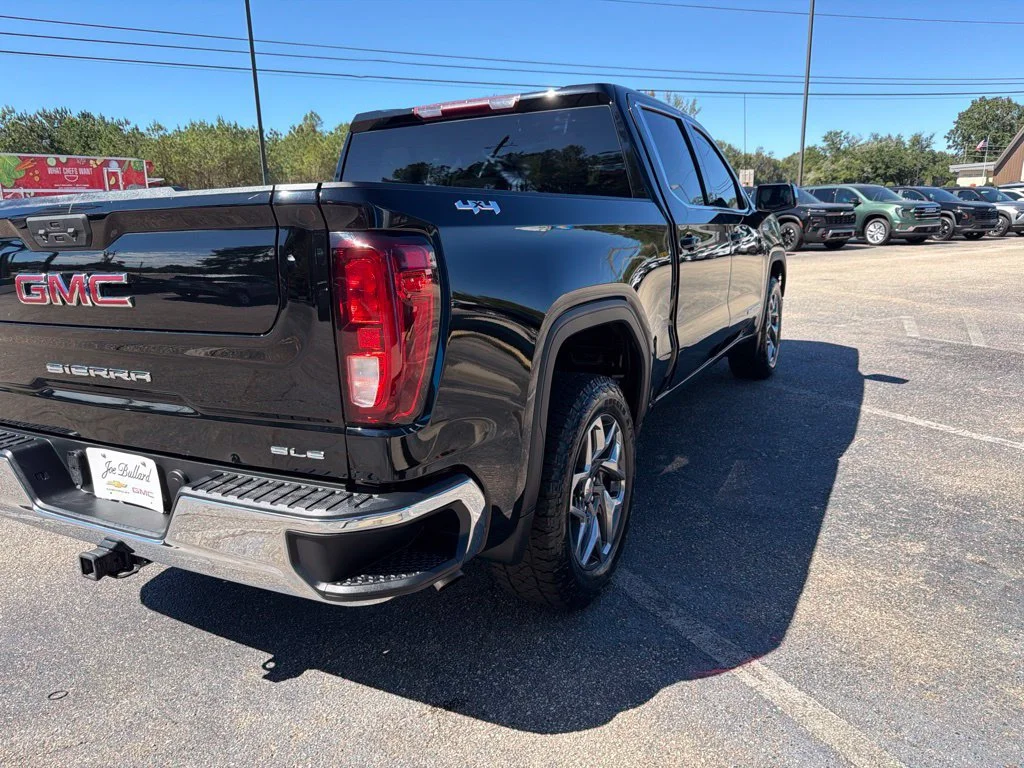Used 2022 ONYX BLACK GMC SLE image 5