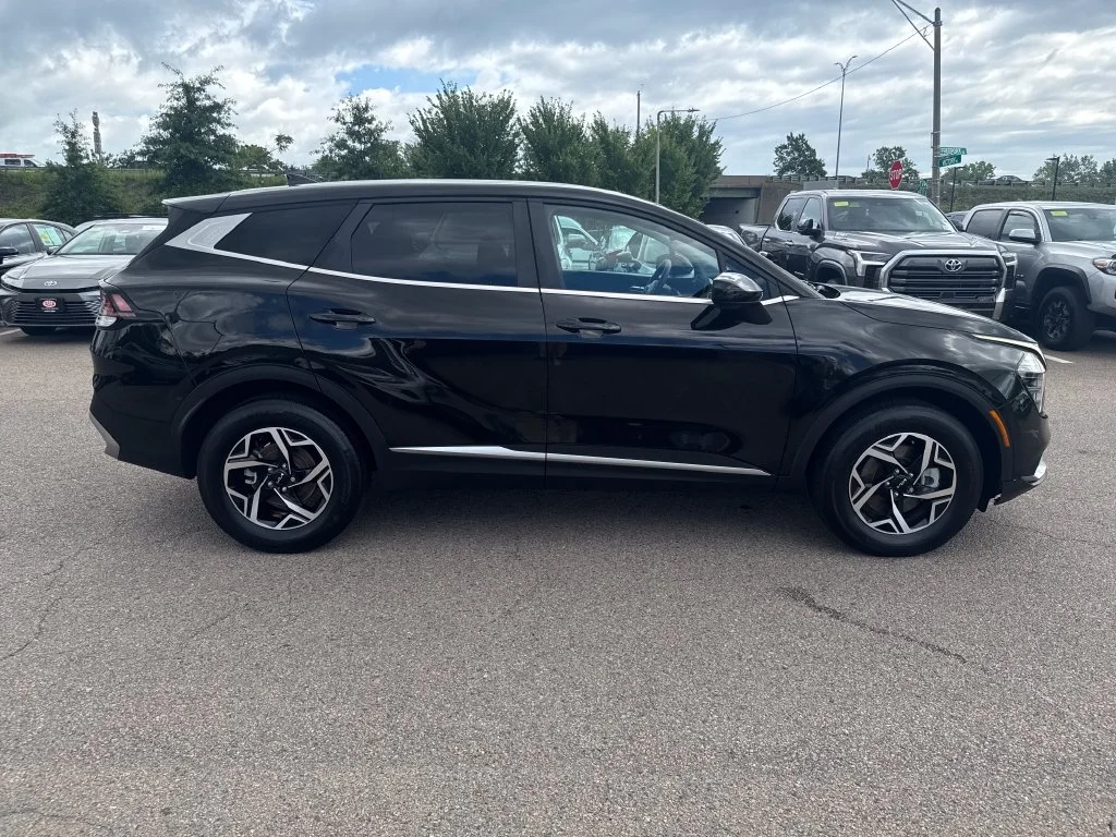Used 2024 Black Kia LX image 9