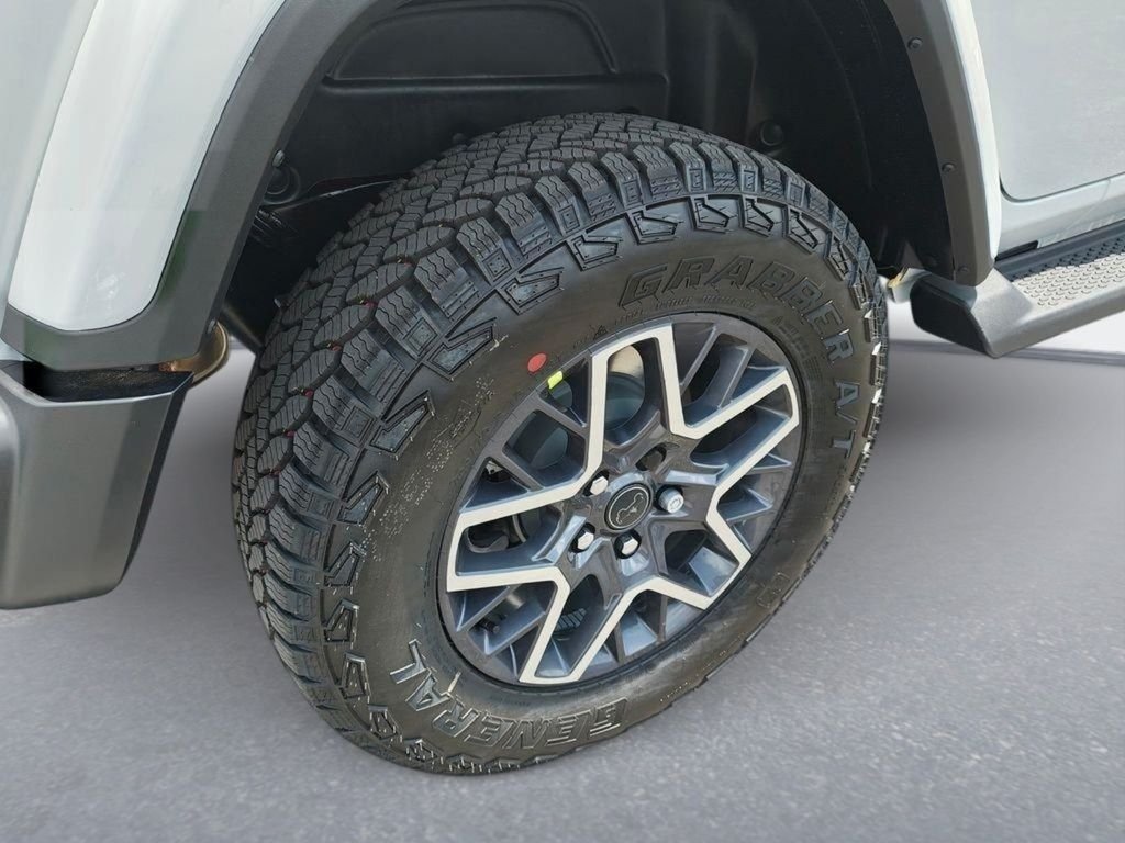 New 2026 Bright White Clear-Coat Exterior Paint Jeep Sahara image 12