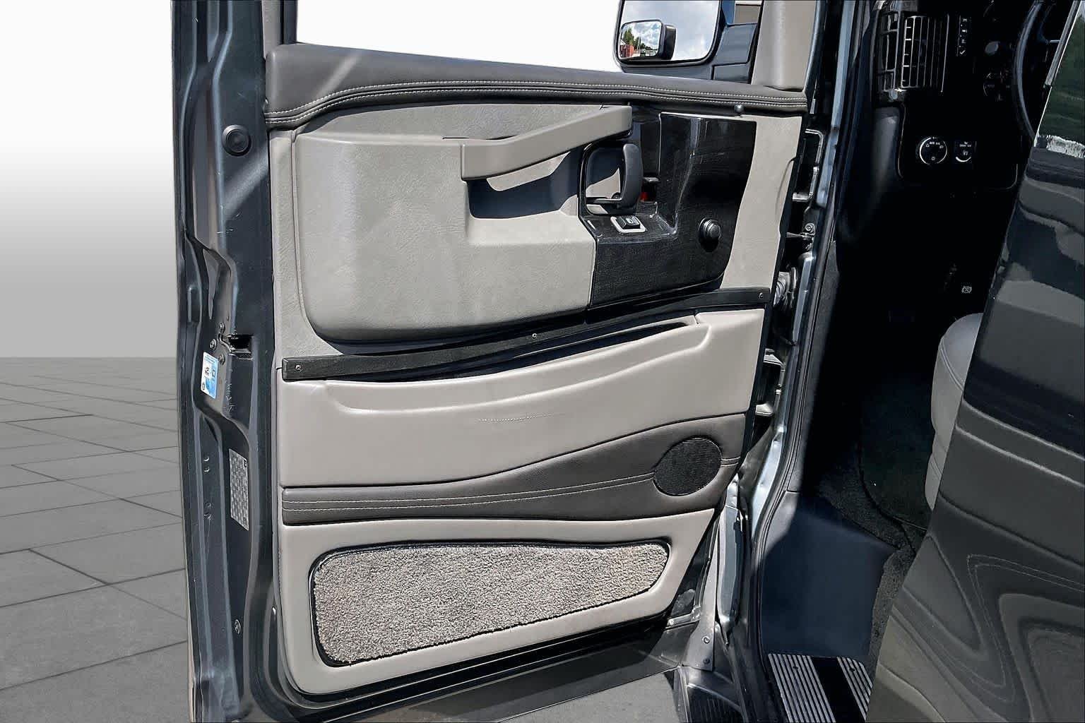 Used 2017 Cyber Gray Metallic Chevrolet  image 17