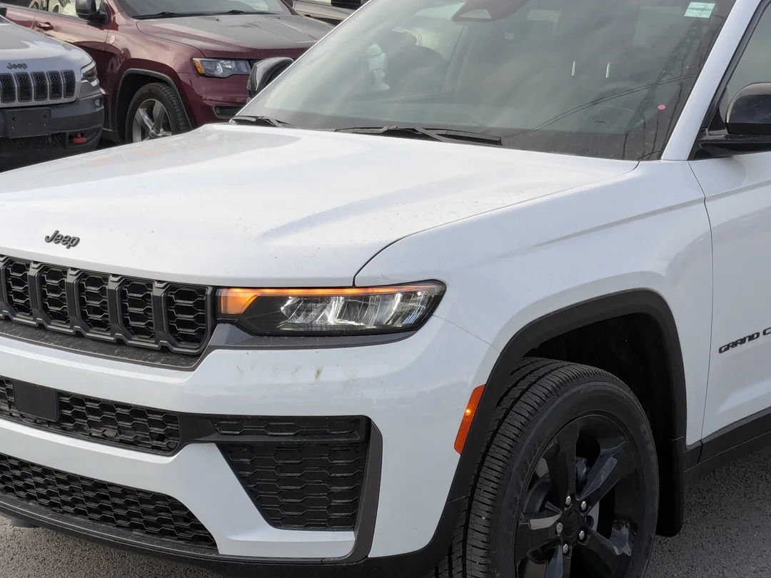 New 2026 White Jeep Altitude - - 4x4 - 20 Gloss Black Wheels - Remote Start - Capri Leatherette & More! image 10