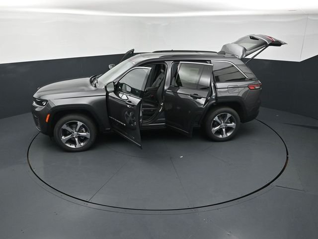 New 2026 Baltic Gray Metallic Clear-Coat Exterior Paint Jeep Limited image 27