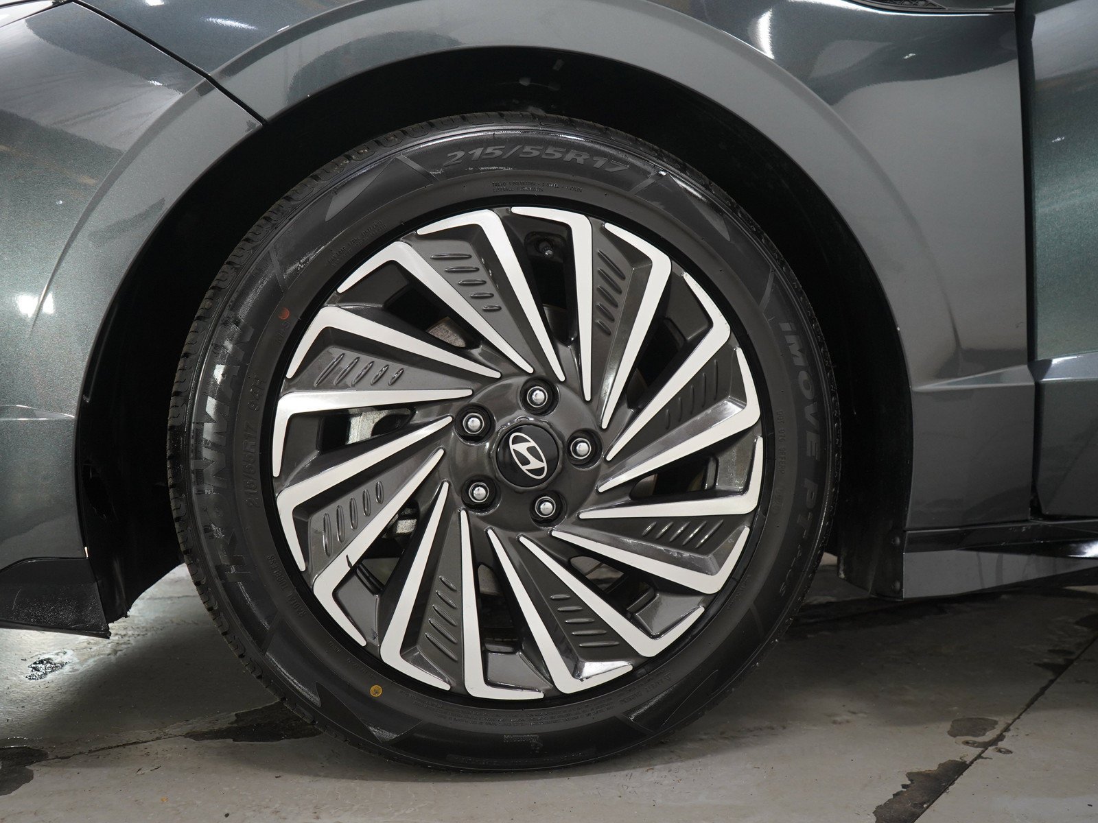 Used 2025 Portofino Gray Hyundai SEL FWD image 31