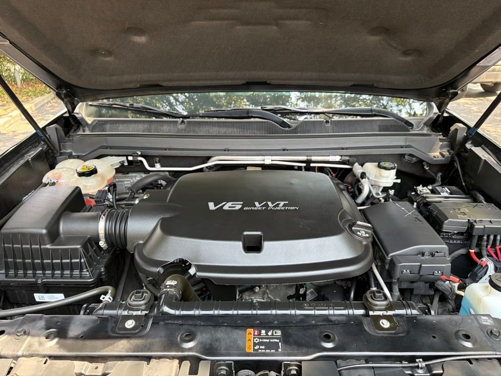 Used 2020 Black Chevrolet Z71 image 24