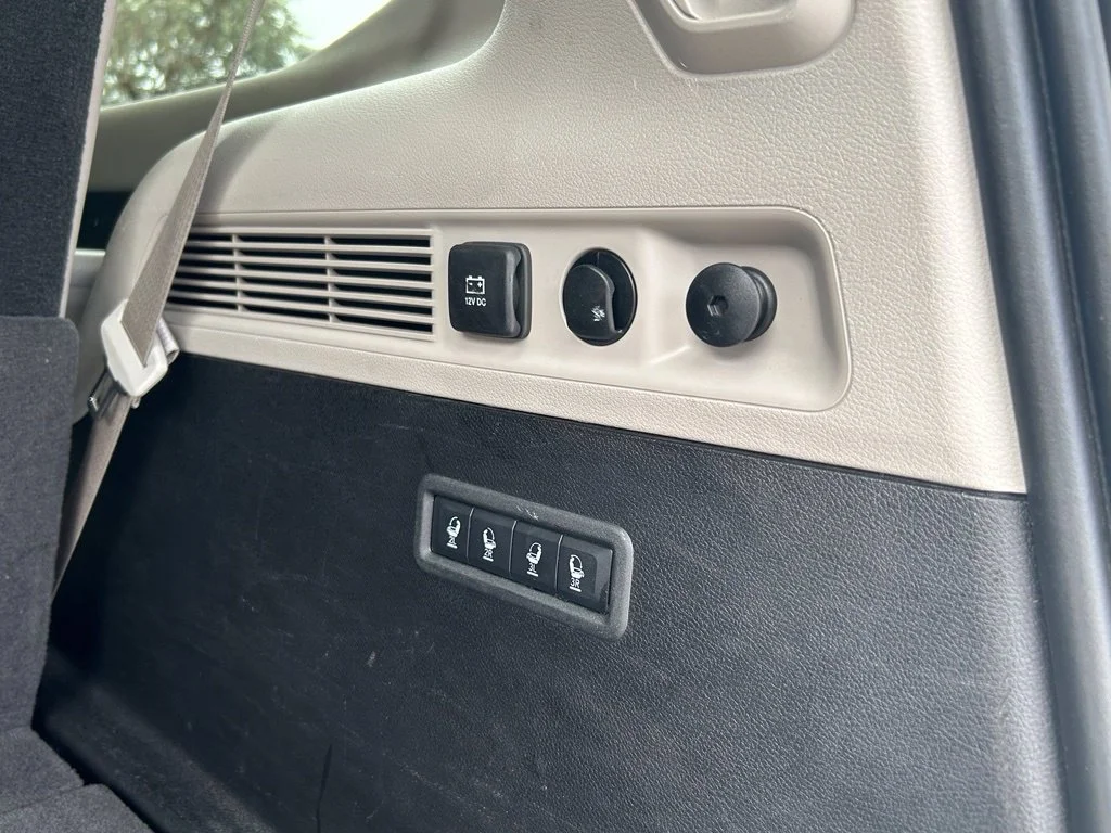 Used 2024 White Jeep Series II image 41