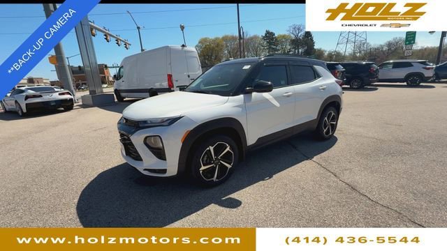 Certified Used 2022 Iridescent Pearl Tricoat Chevrolet RS image 4