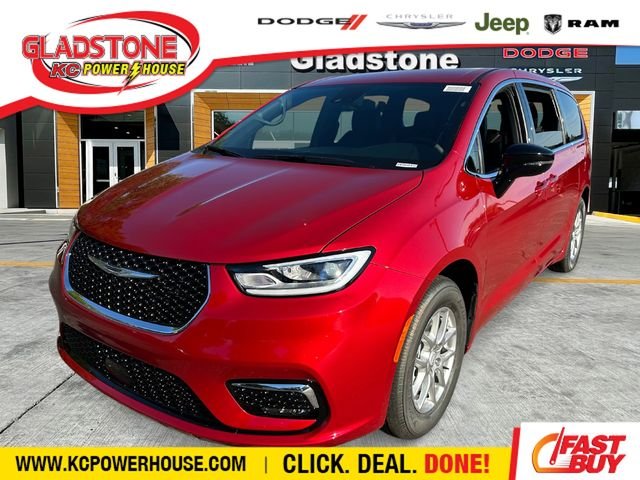 2026 Chrysler Pacifica Select's photo
