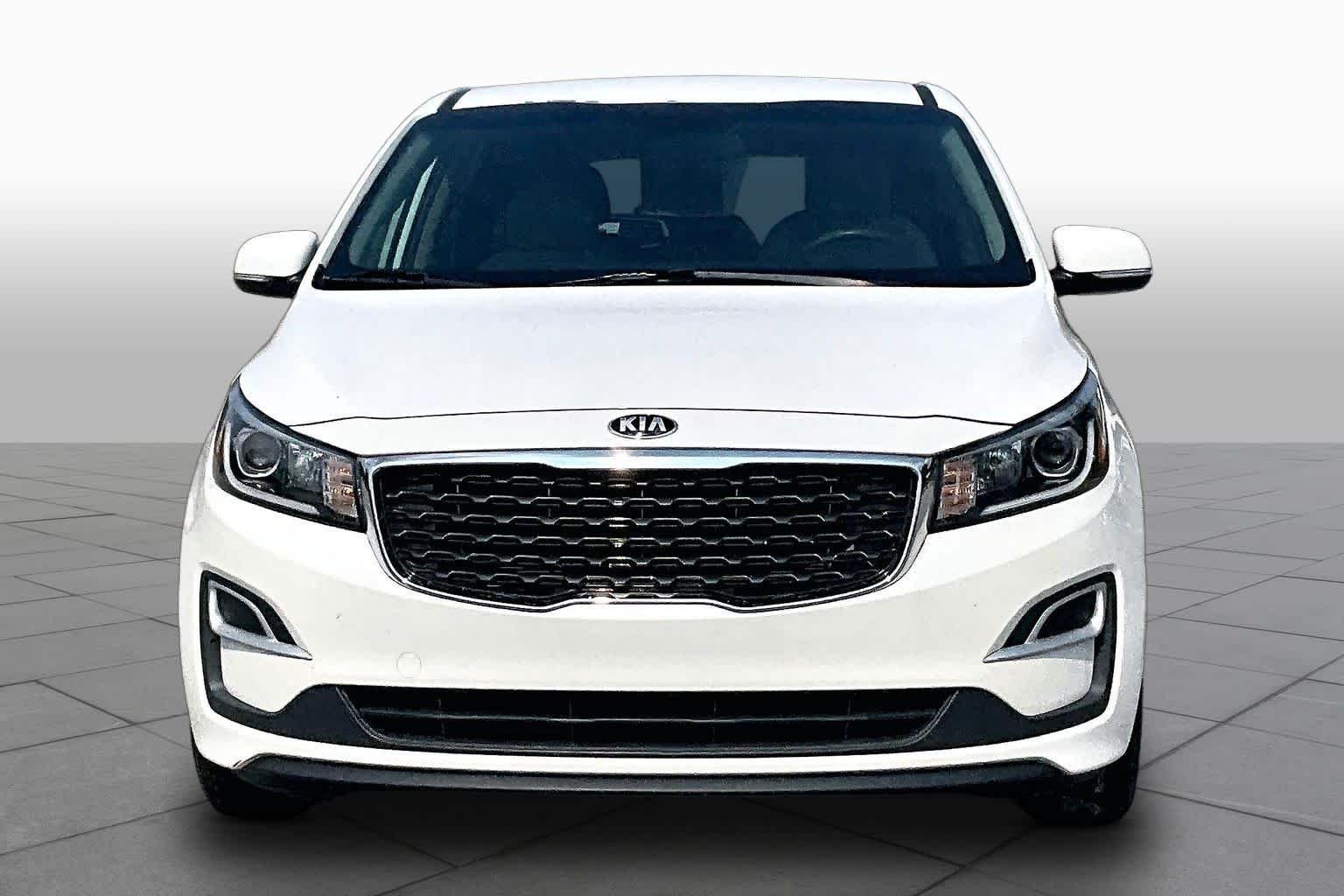 Used 2021 Snow White Pearl Kia LX image 4