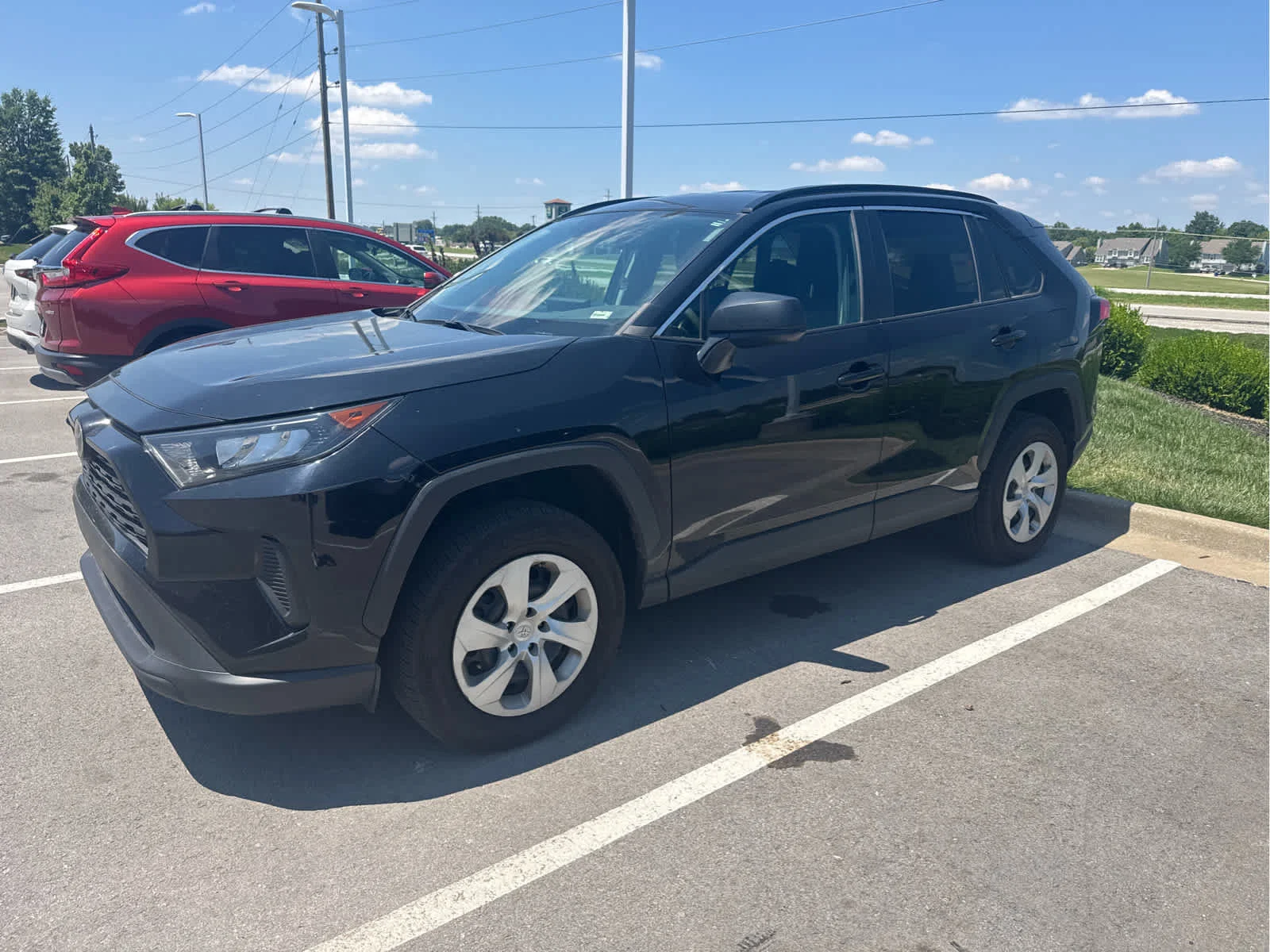Used 2020 Toyota RAV4 LE with VIN 2T3F1RFV3LW136136 for sale in Kansas City