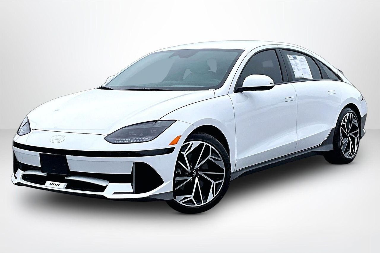Used 2025 Serenity White Hyundai SEL image 3