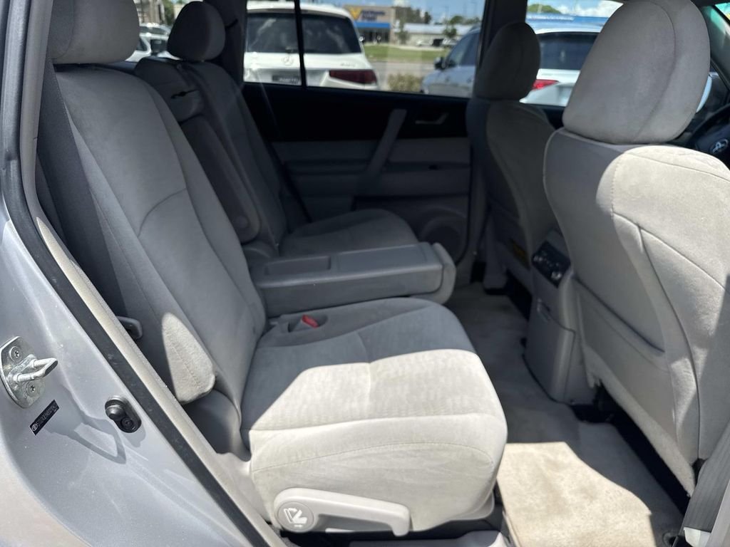 Used 2011 Silver Toyota Base image 9