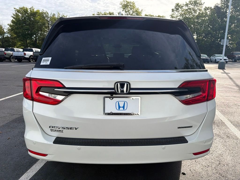 Certified Used 2024 Platinum White Pearl Honda Touring image 4