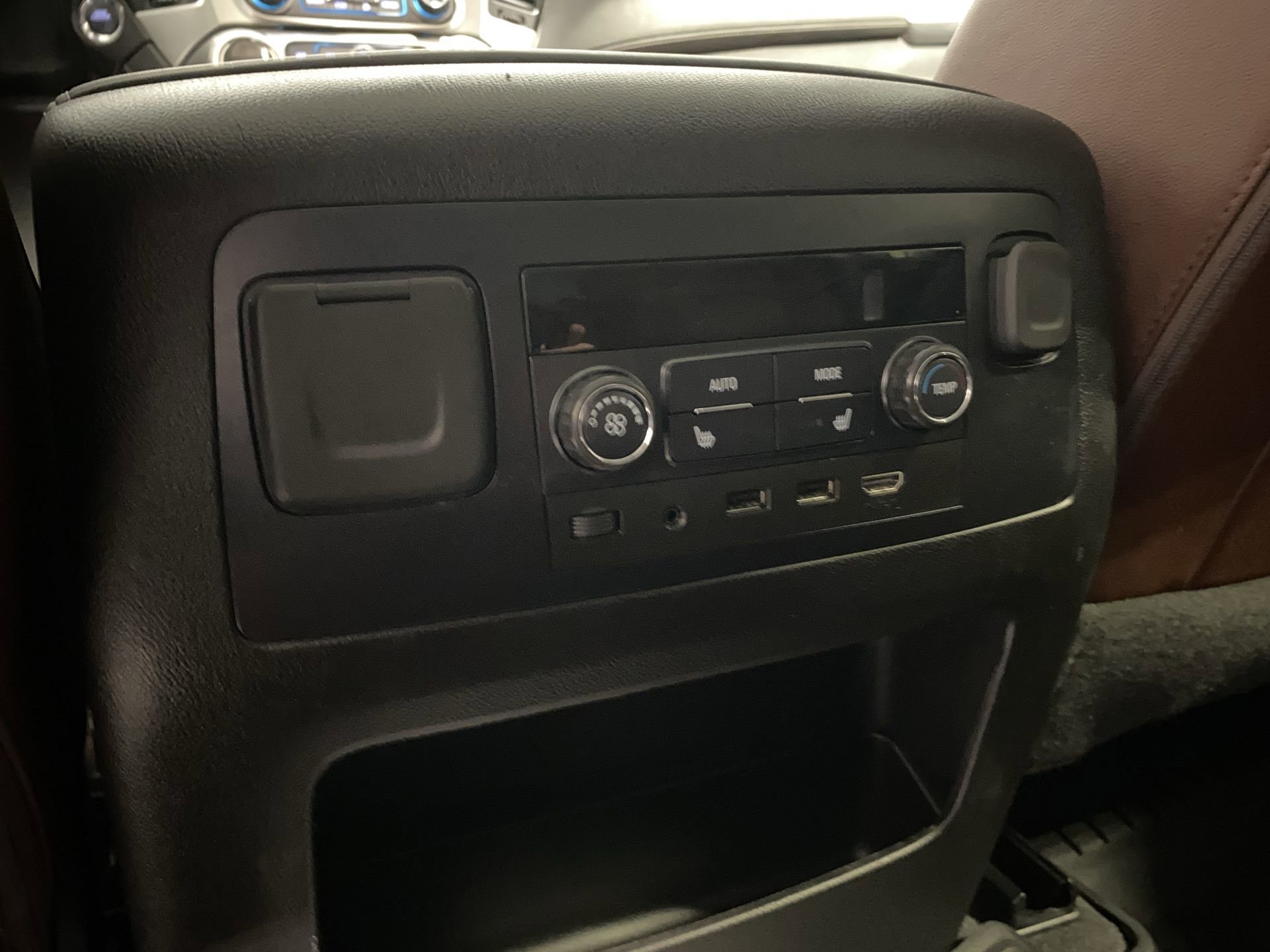 Used 2020 IRIDESCENT PEARL TRICOAT Chevrolet Premier image 22