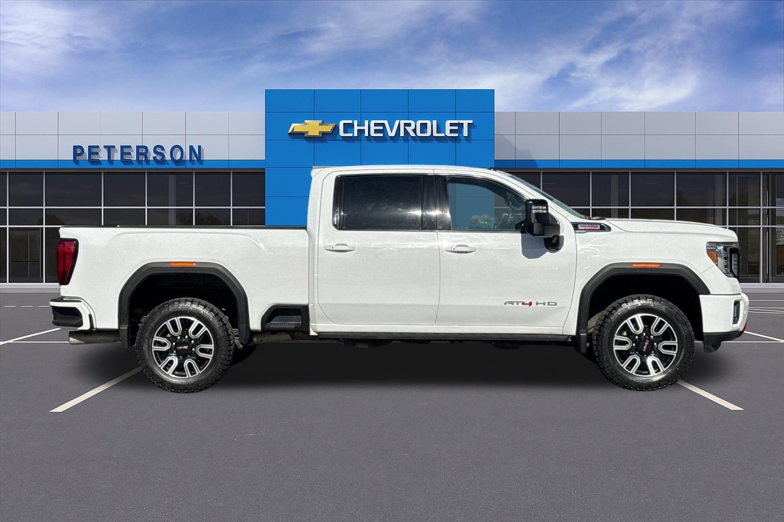 Used 2022 White GMC AT4 image 3