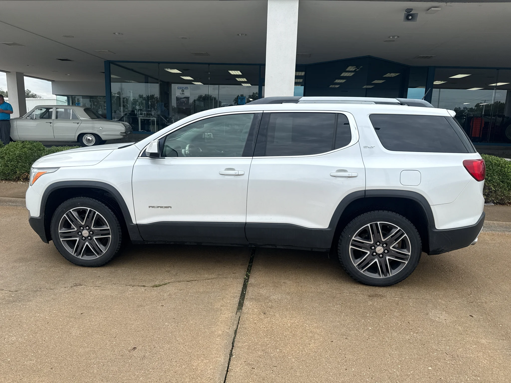 Used 2019 White Frost Tri-Coat GMC SLT image 9
