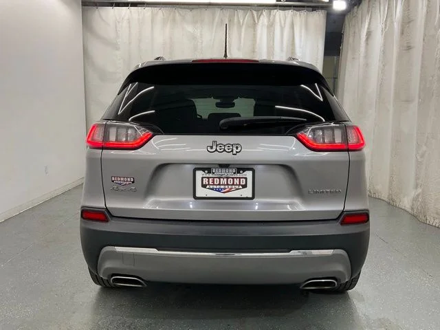 Used 2022 Silver Jeep Limited image 6