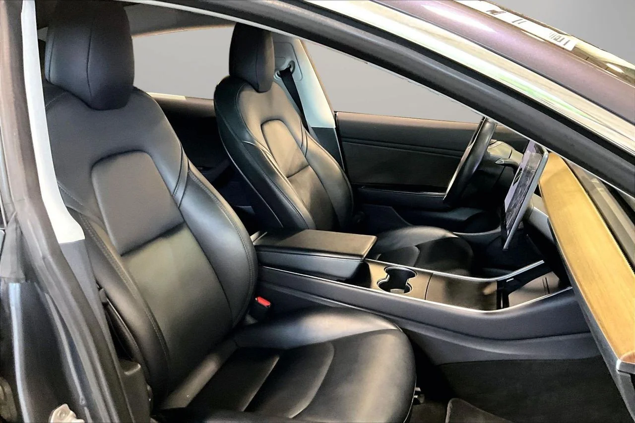 Used 2019  Tesla Long Range image 24
