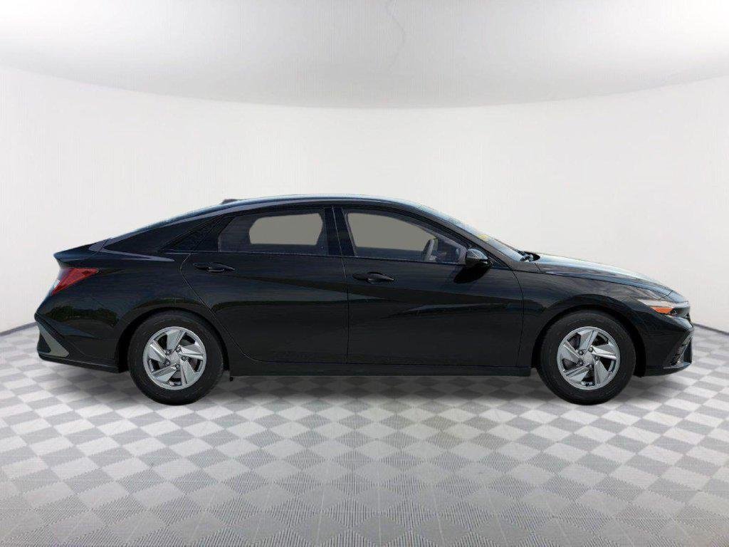 New 2026 Black Hyundai SE image 7