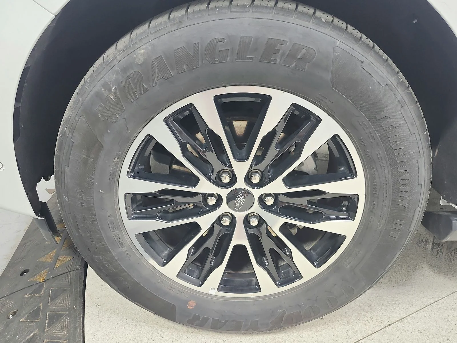 Used 2025 White Ford Platinum image 16