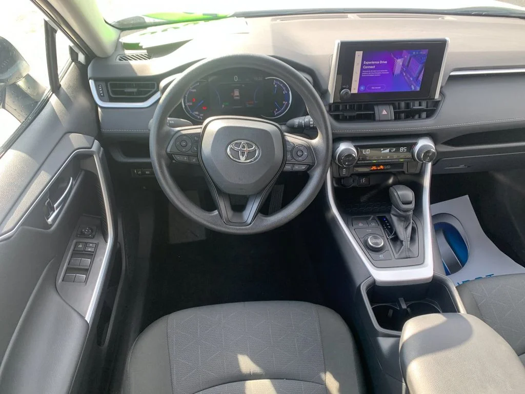 Used 2025 White Toyota XLE image 17