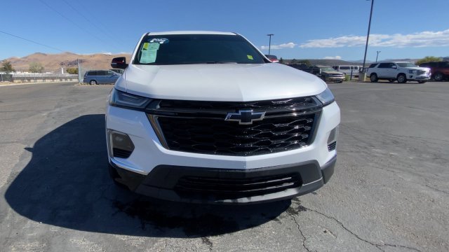 Used 2022 IRIDESCENT PEARL TRICOAT Chevrolet Premier image 3
