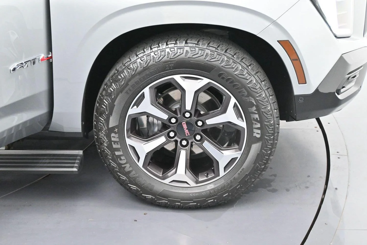 Used 2025 Sterling Metallic GMC AT4 Ultimate image 42