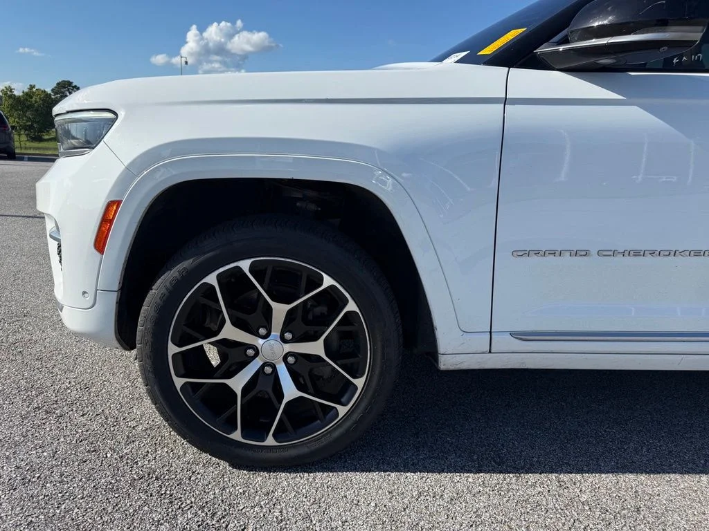 Used 2022 White Jeep Summit Reserve image 25