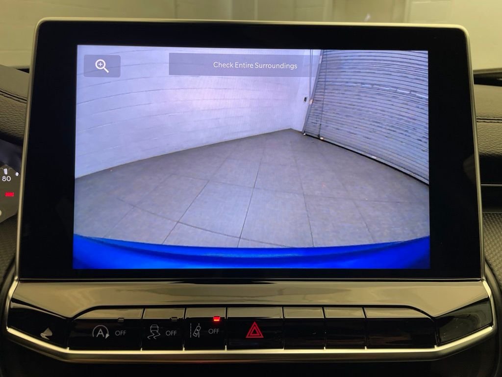 New 2026 Hydro Blue Pearl-Coat Exterior Paint Jeep Latitude image 12