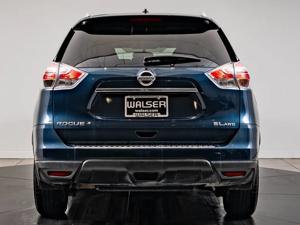 Used 2015 Arctic Blue Metallic Nissan SL image 7