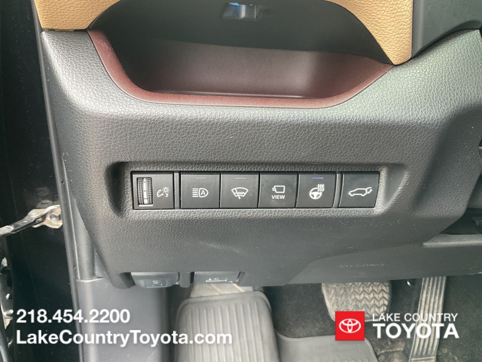 Used 2019 Midnight Black Metallic Toyota Limited image 32