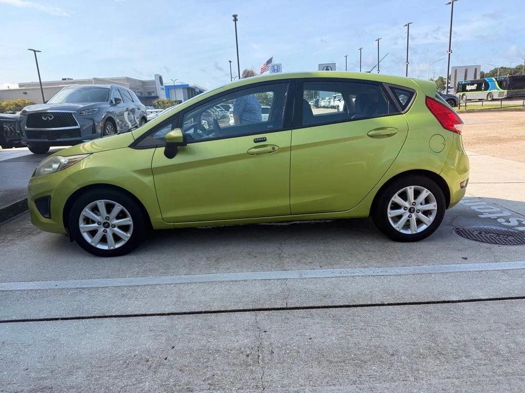 Used 2011 Green Ford SE image 3