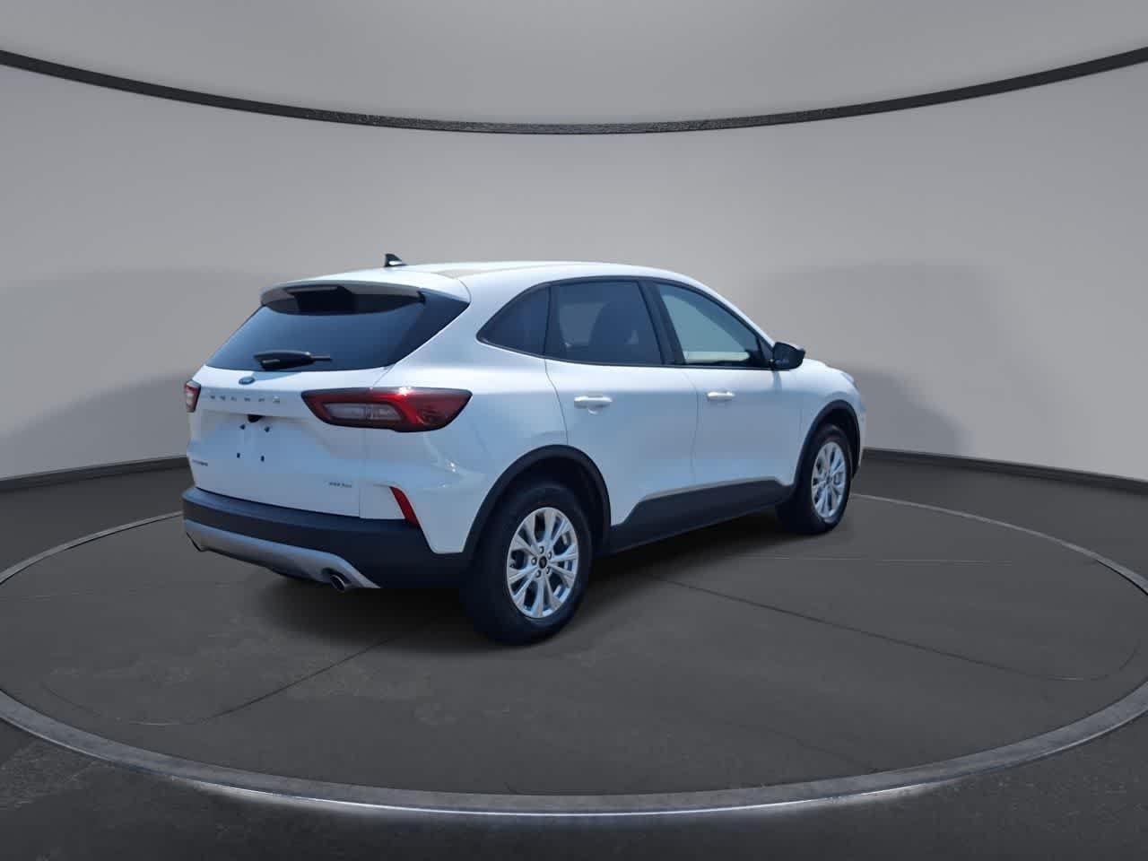 Used 2025 Oxford White Clearcoat Ford Active image 8