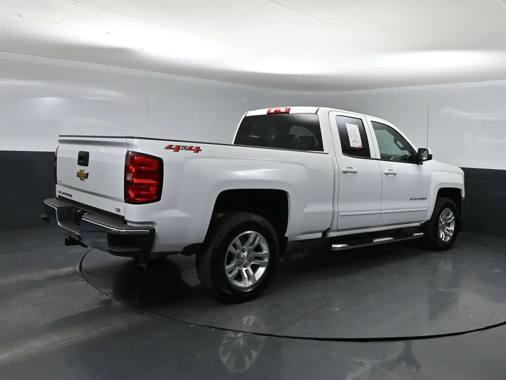 Used 2019 Summit White Chevrolet LT image 2