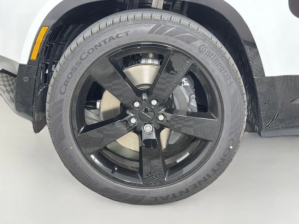 New 2026 Fuji White Land Rover X-Dynamic SE image 33
