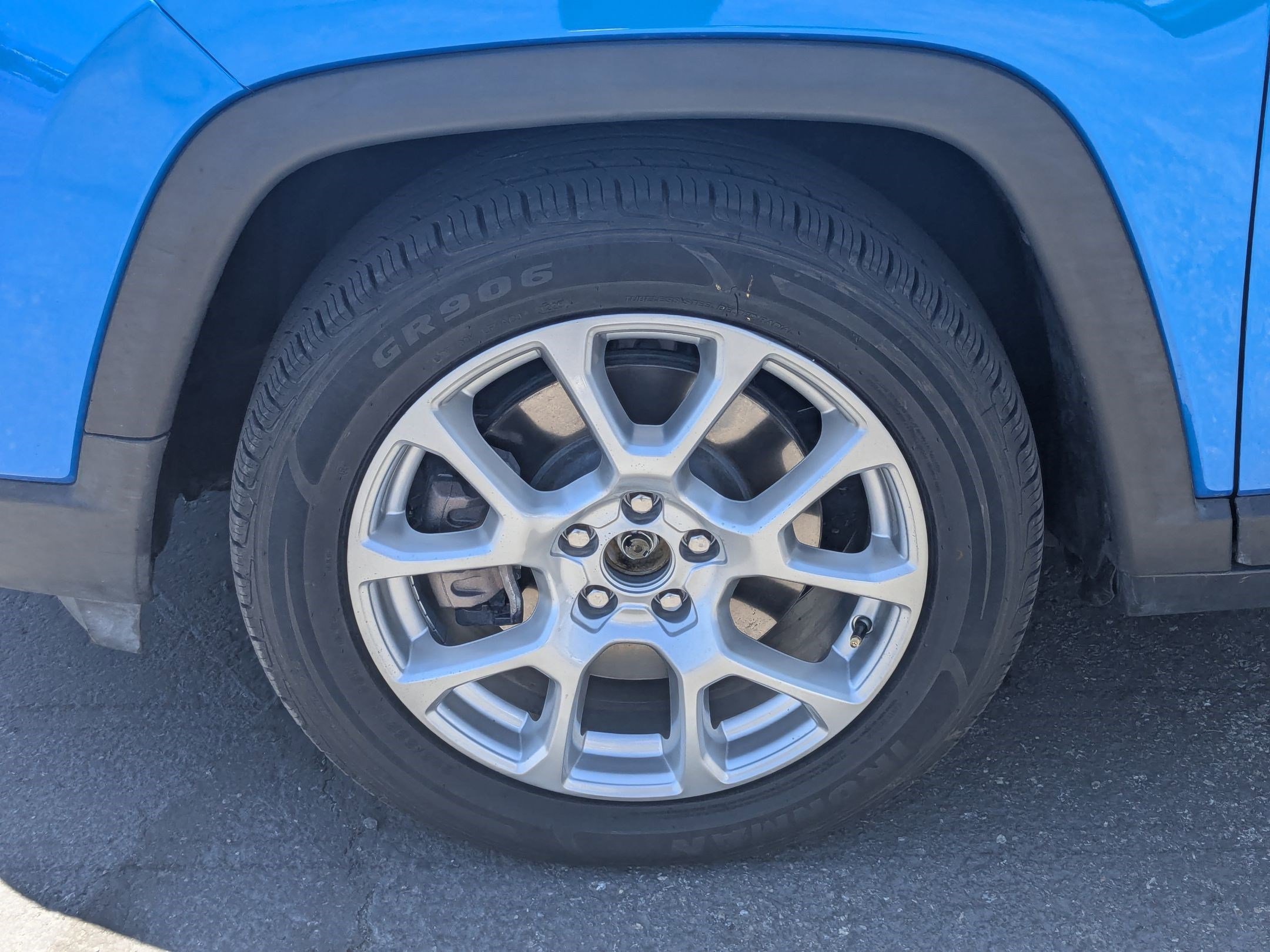 Used 2025 Hydro Blue Pearlcoat Jeep Limited image 13