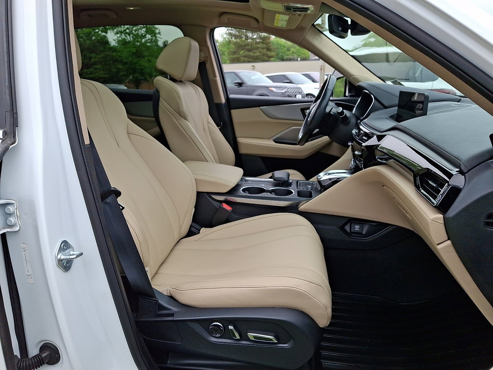 Used 2022 Platinum White Pearl   Wh Acura Standard image 24
