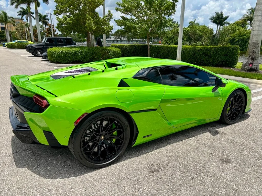 Used 2026 Verde Selvans Metallic Lamborghini  image 6
